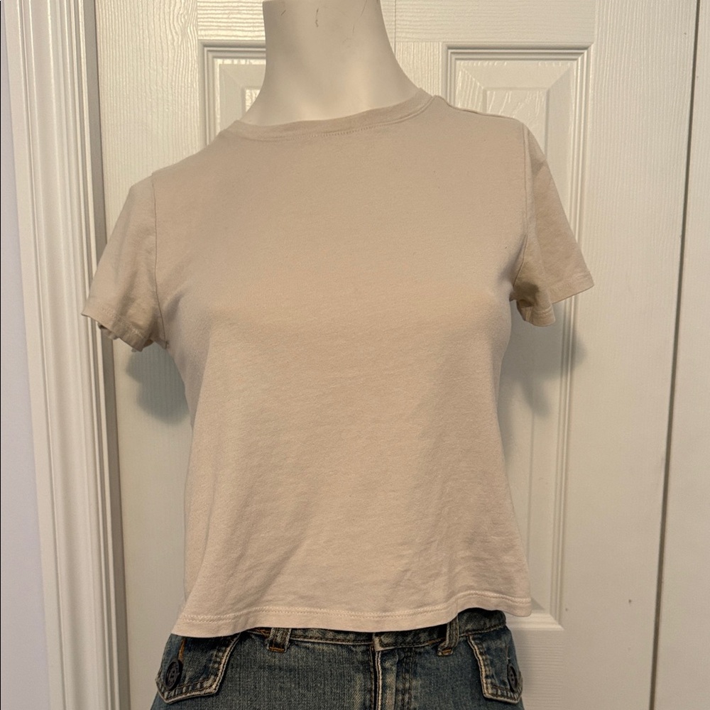 Old Navy Cream Short Sleeve Tee